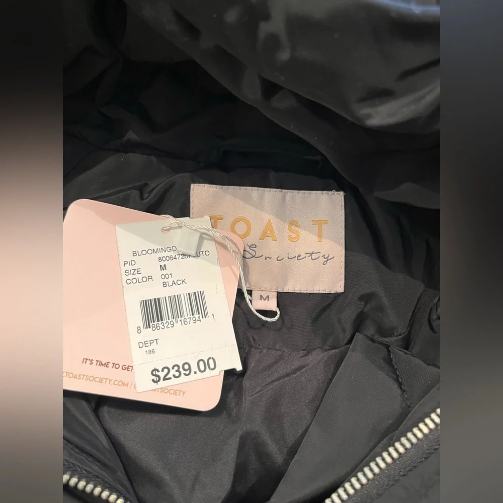 NWT Revolve Toast Society Pluto Puffer Jacket - Picture 11 of 13